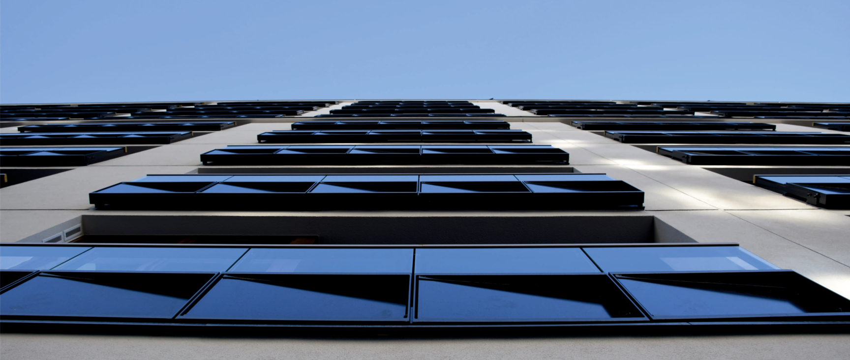 Szklane balustrady - Apartamenty Ogrodowa, Warszawa - Wutkowski 002