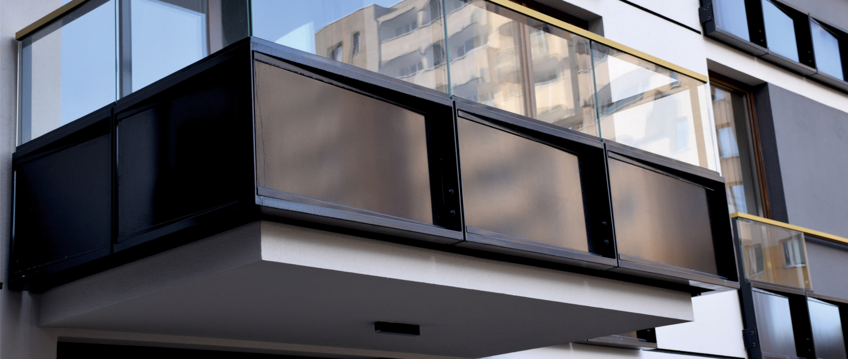 Szklane balustrady - Apartamenty Ogrodowa, Warszawa - Wutkowski 004