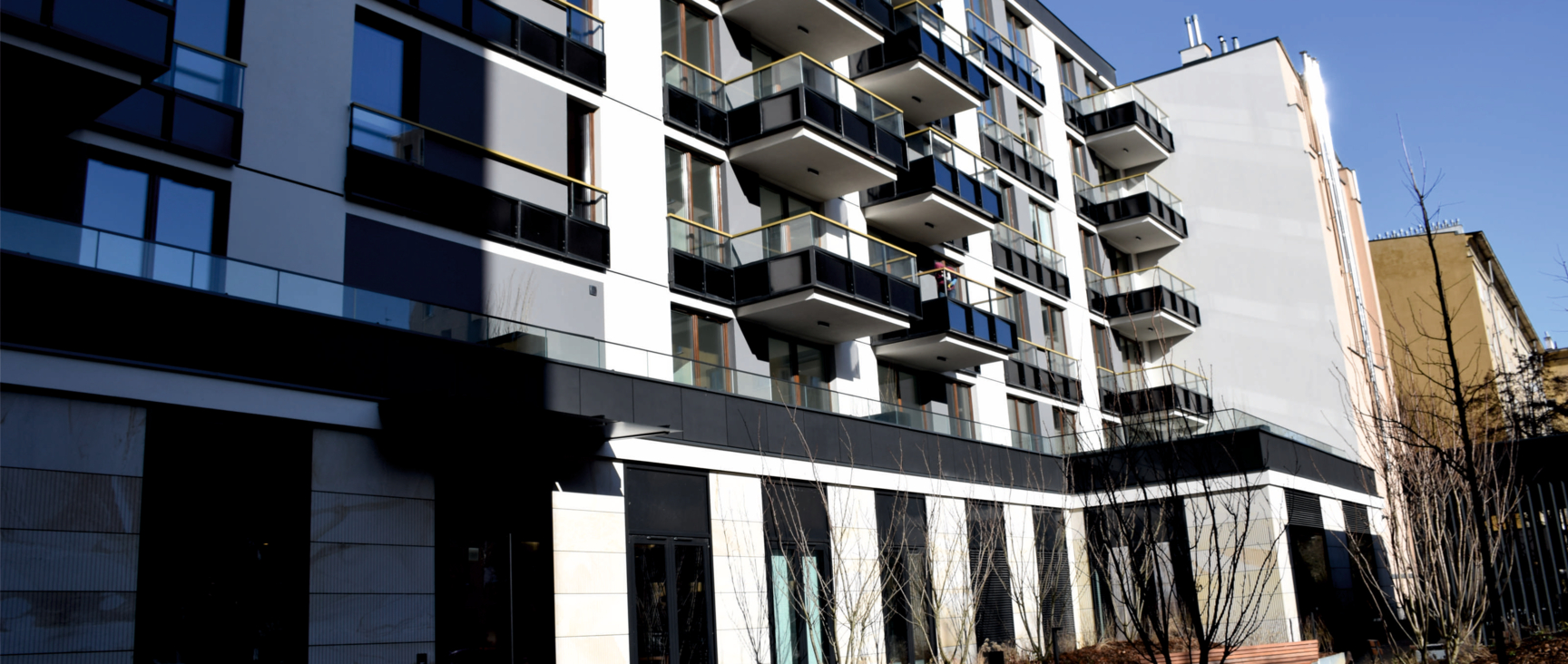 Szklane balustrady - Apartamenty Ogrodowa, Warszawa - Wutkowski 005